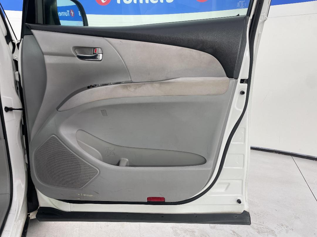 Photo '15' of Toyota Estima Photo '15' of Toyota Estima