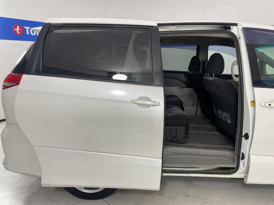 Photo '19' of Toyota Estima Photo '19' of Toyota Estima