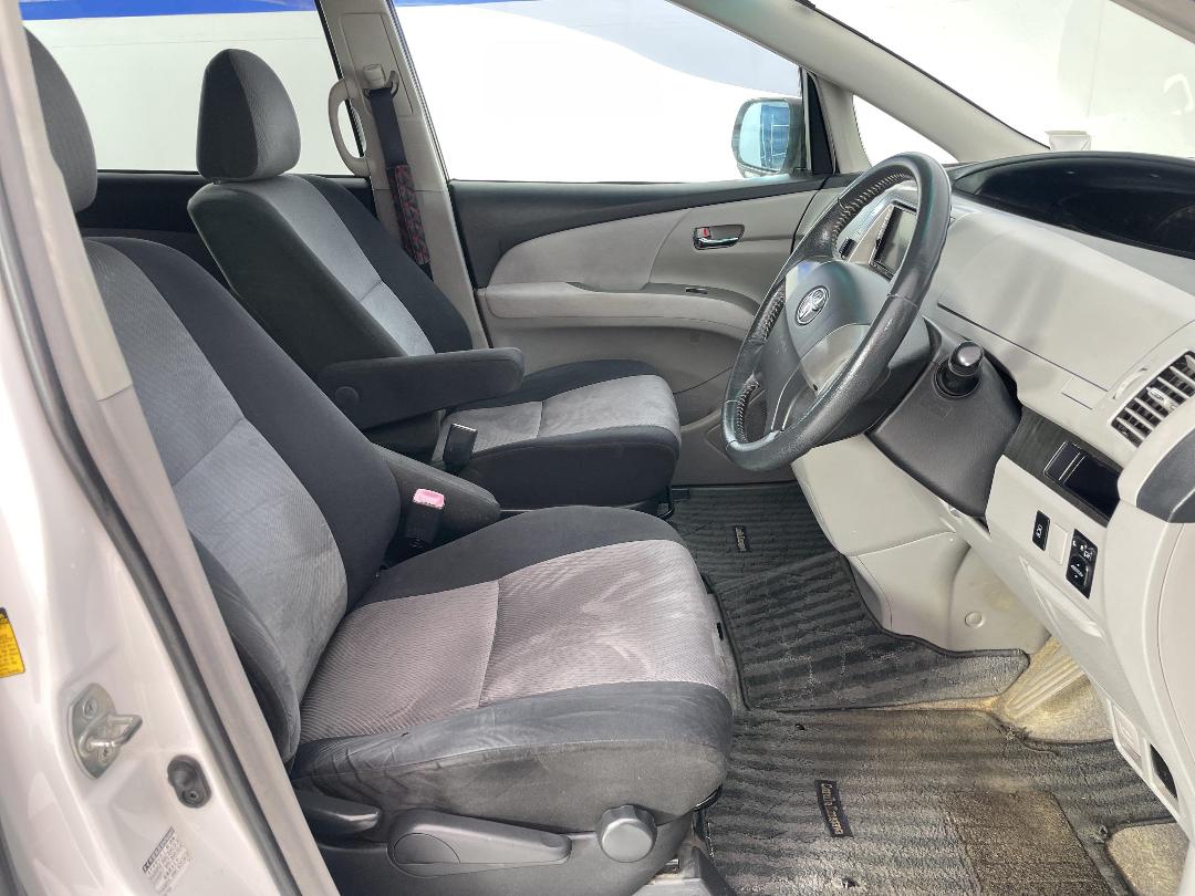 Photo '16' of Toyota Estima Photo '16' of Toyota Estima