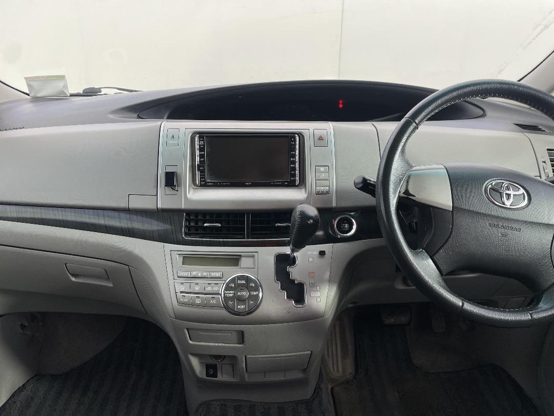 Photo '17' of Toyota Estima Photo '17' of Toyota Estima