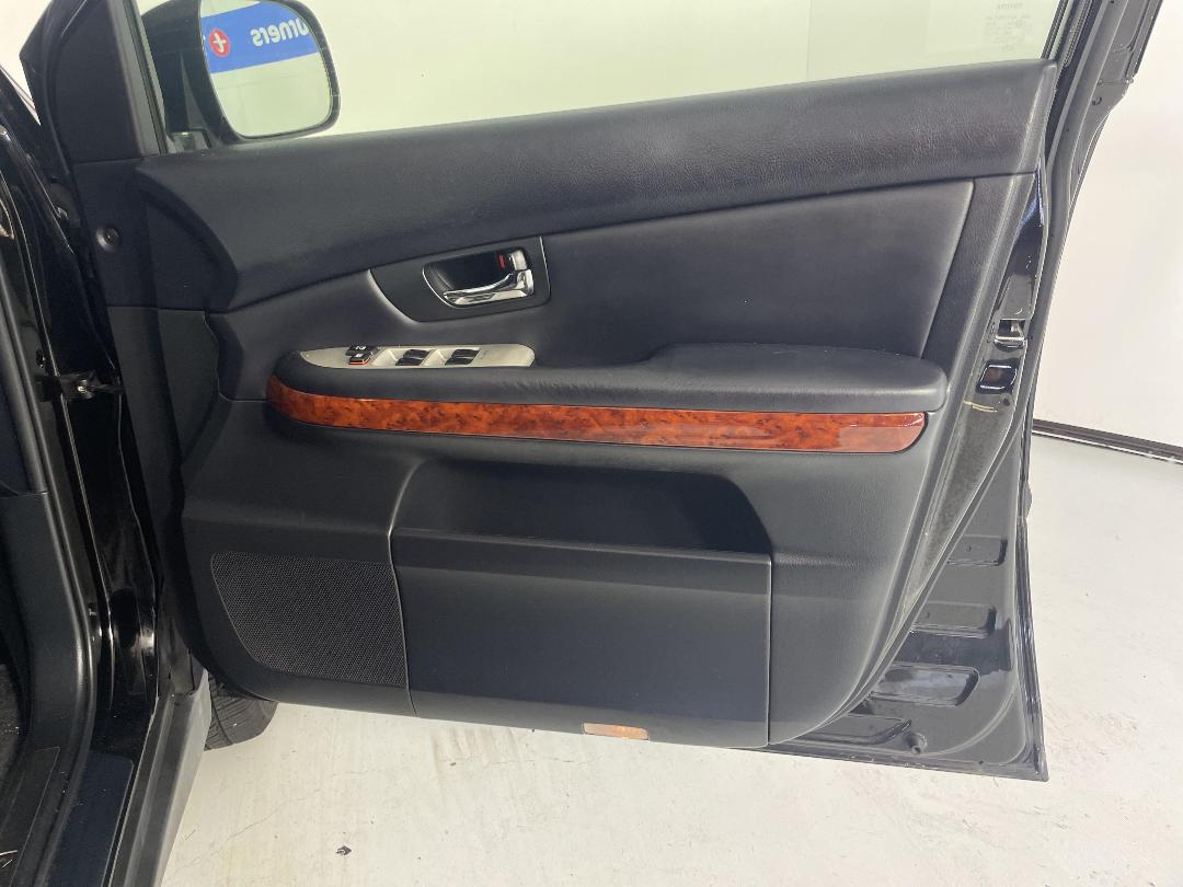 Photo '15' of Toyota Harrier Photo '15' of Toyota Harrier