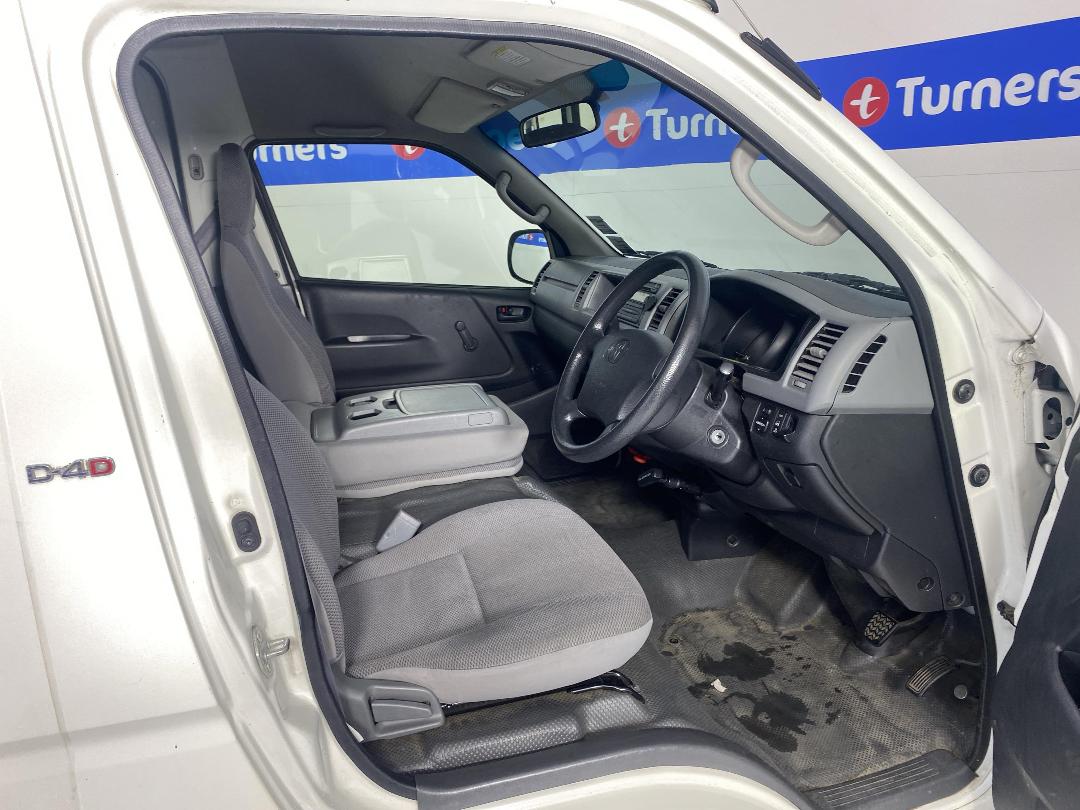 Photo '16' of Toyota Hiace