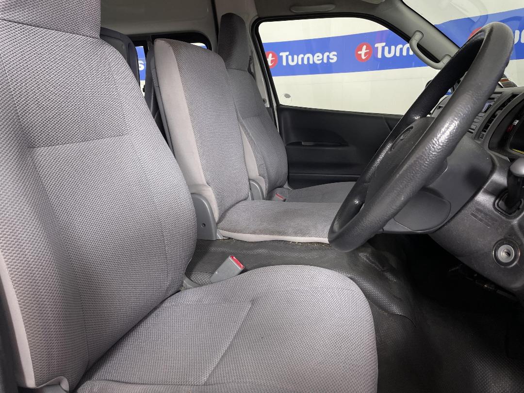 Photo '16' of Toyota Hiace