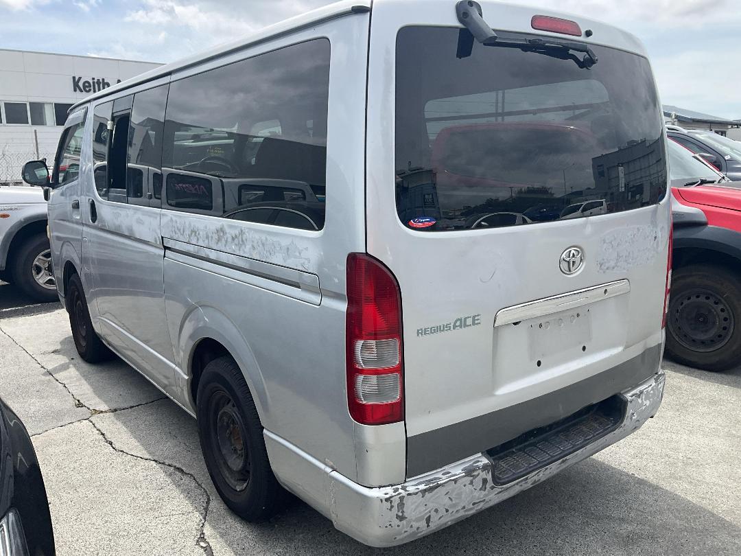 Photo '4' of Toyota Hiace