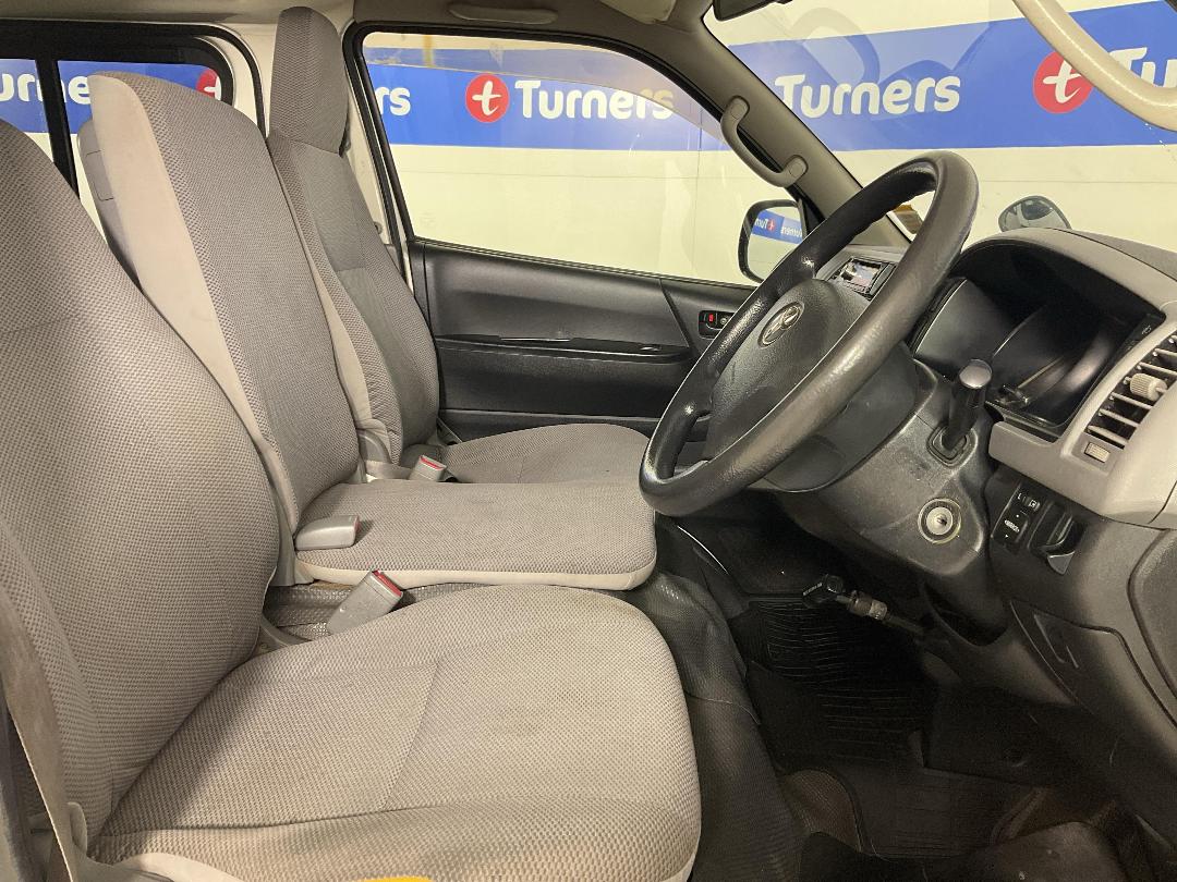 Photo '16' of Toyota Hiace