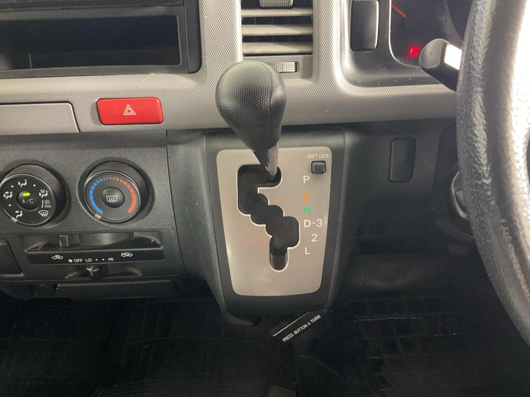 Photo '18' of Toyota Hiace