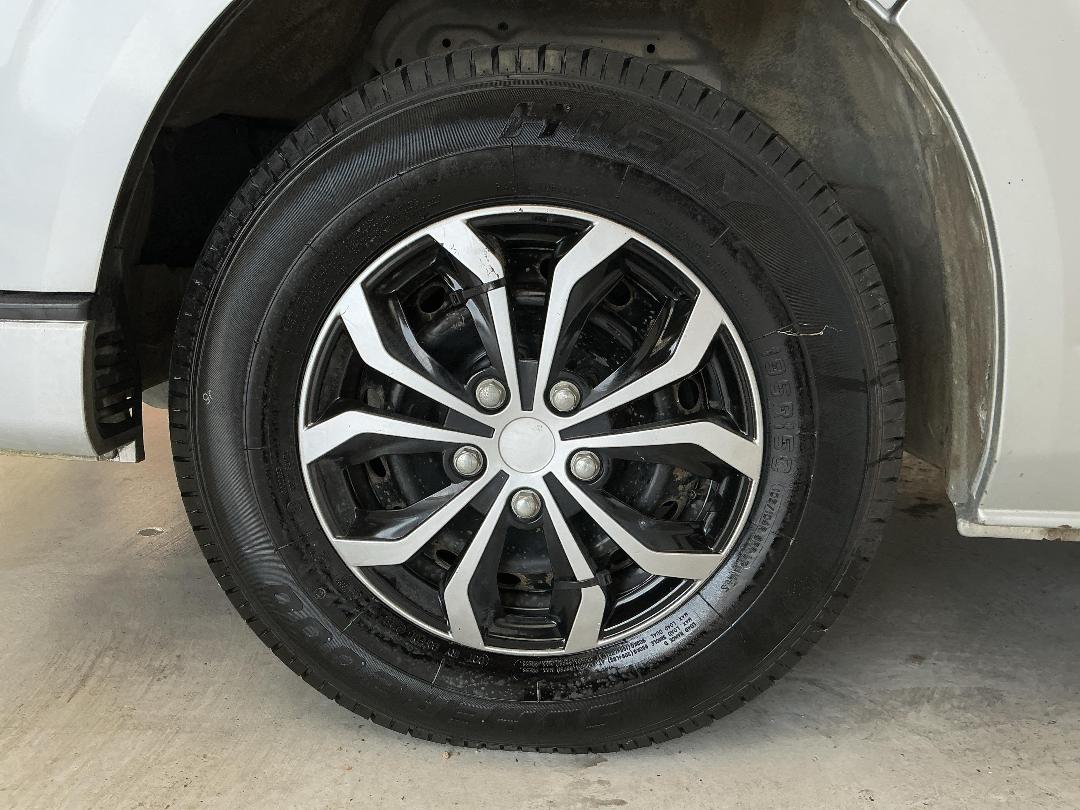 Photo '10' of Toyota Hiace