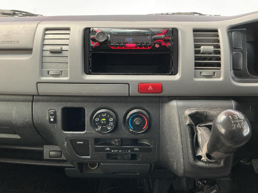 Photo '18' of Toyota Hiace