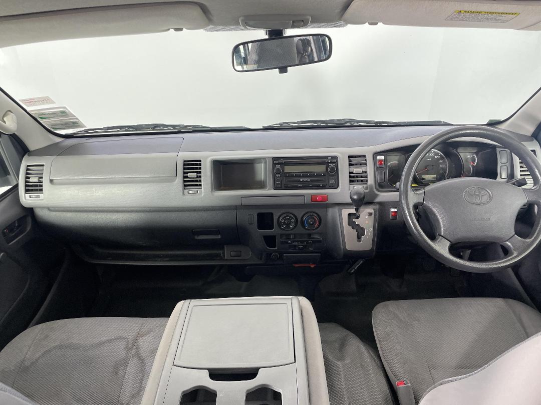 Photo '17' of Toyota Hiace