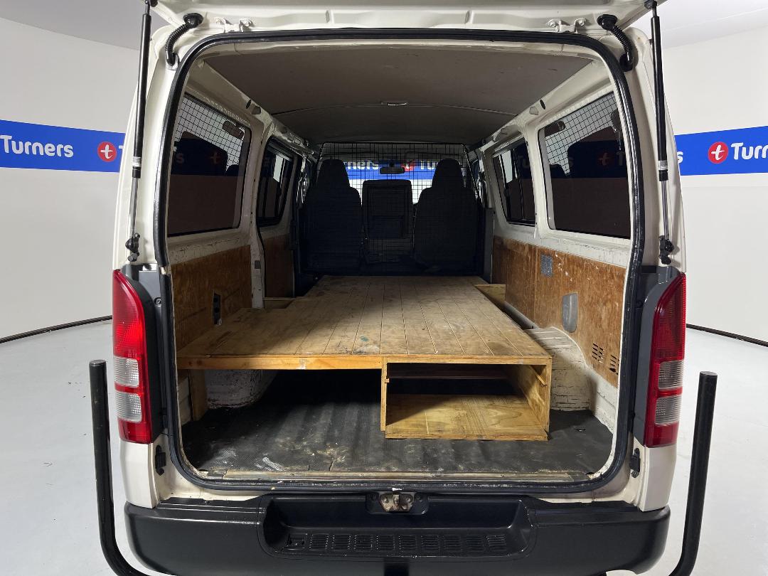 Photo '21' of Toyota Hiace Photo '21' of Toyota Hiace