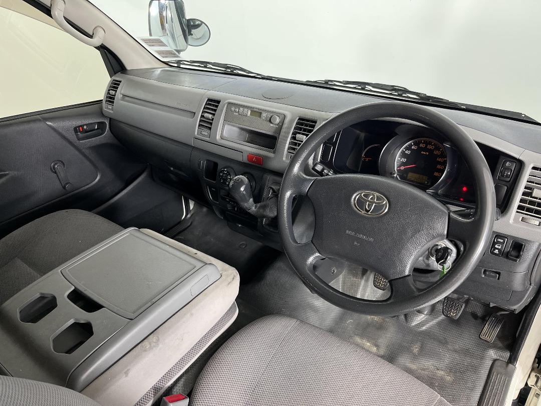 Photo '16' of Toyota Hiace Photo '16' of Toyota Hiace