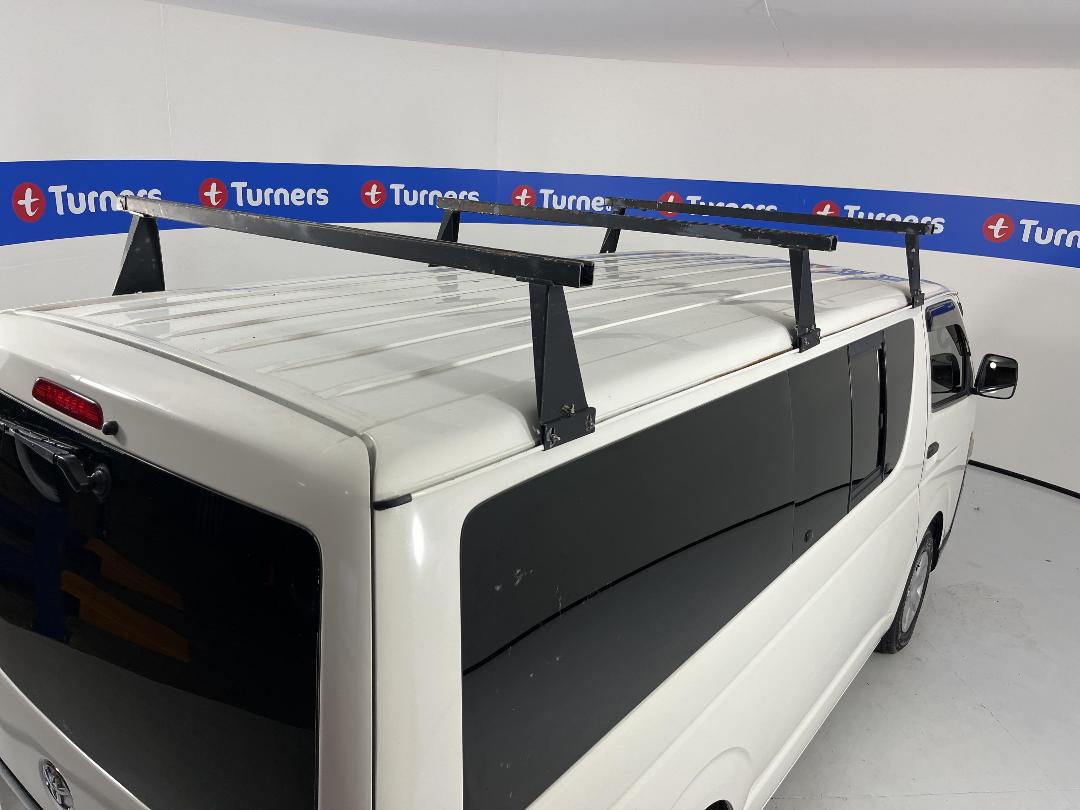 Photo '24' of Toyota Hiace Photo '24' of Toyota Hiace