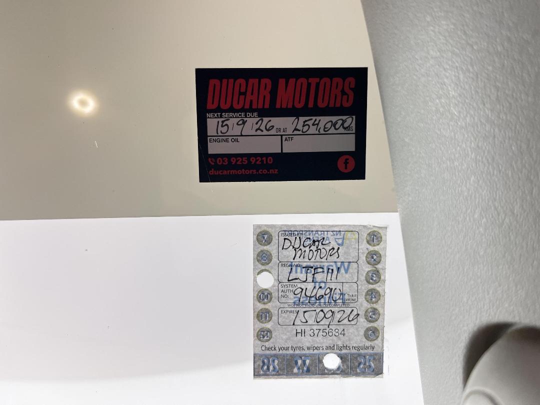 Photo '26' of Toyota Hiace Photo '26' of Toyota Hiace