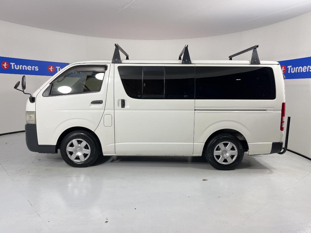 Photo '28' of Toyota Hiace Photo '28' of Toyota Hiace
