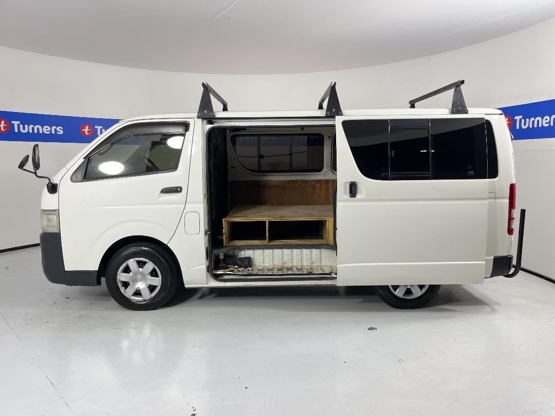 Photo '29' of Toyota Hiace Photo '29' of Toyota Hiace