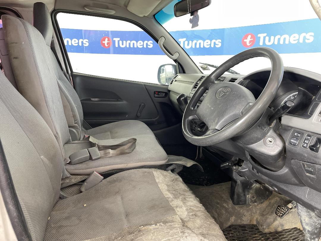 Photo '16' of Toyota Hiace Photo '16' of Toyota Hiace