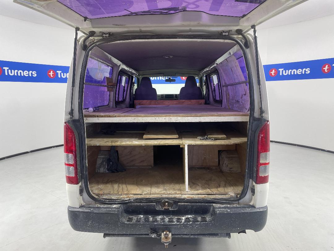 Photo '14' of Toyota Hiace