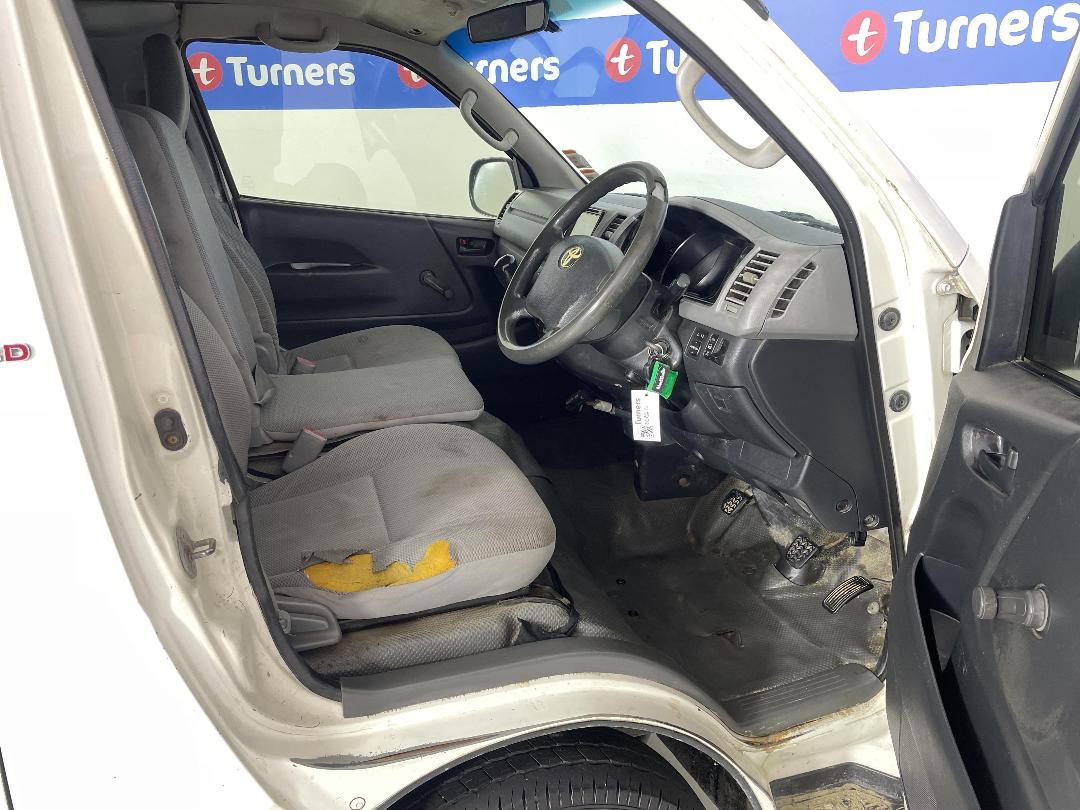 Photo '16' of Toyota Hiace