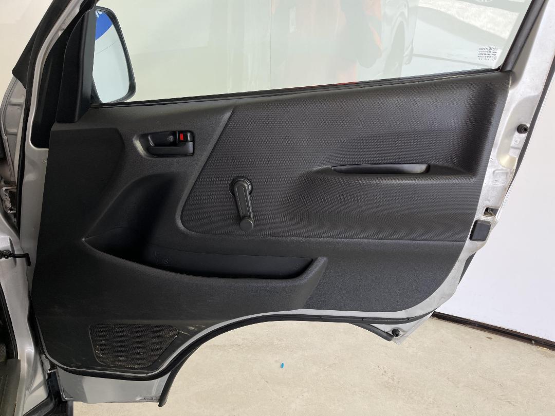 Photo '15' of Toyota Hiace Photo '15' of Toyota Hiace