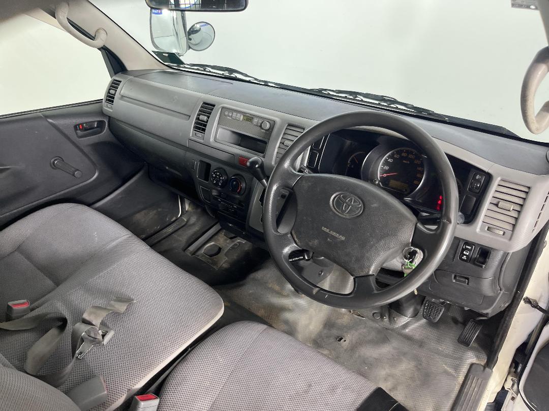 Photo '16' of Toyota Hiace Photo '16' of Toyota Hiace