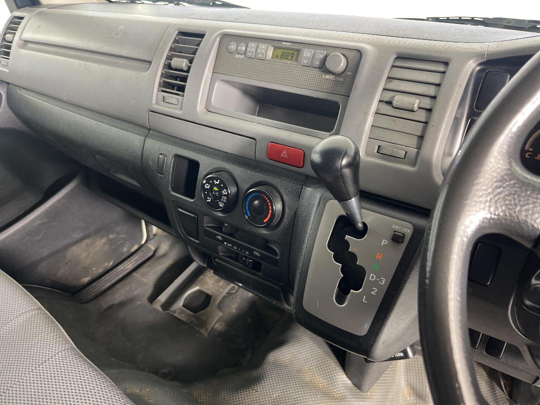 Photo '17' of Toyota Hiace Photo '17' of Toyota Hiace