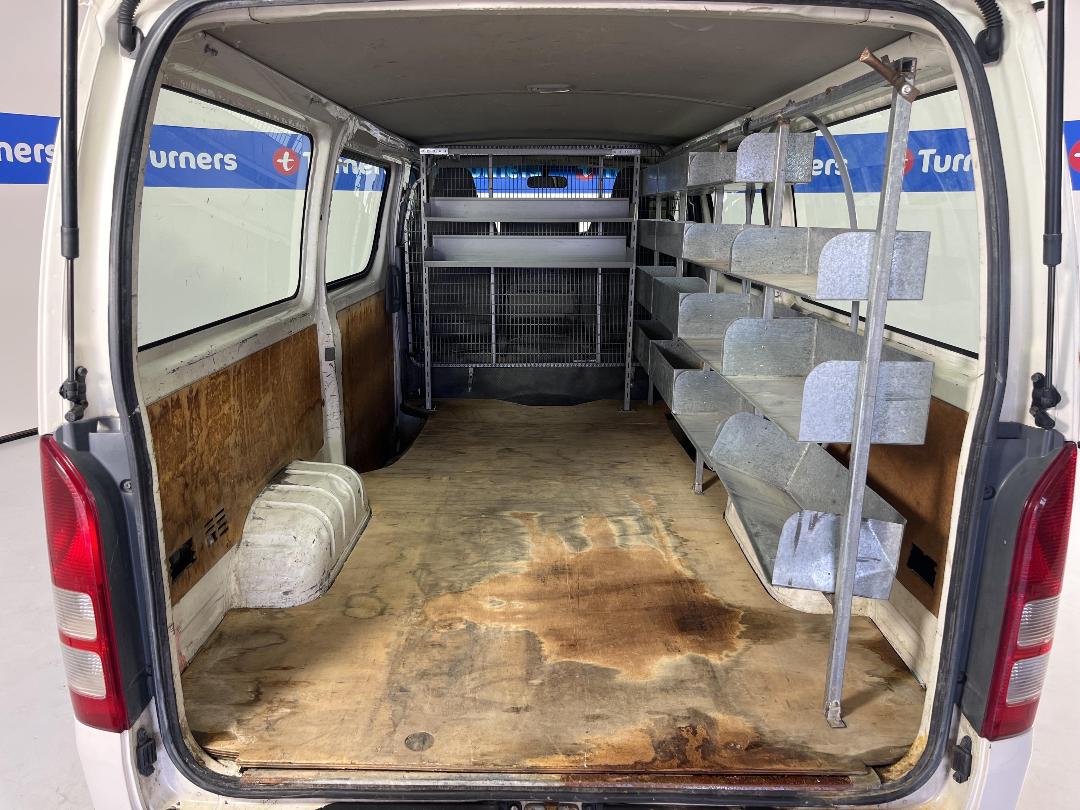 Photo '21' of Toyota Hiace Photo '21' of Toyota Hiace