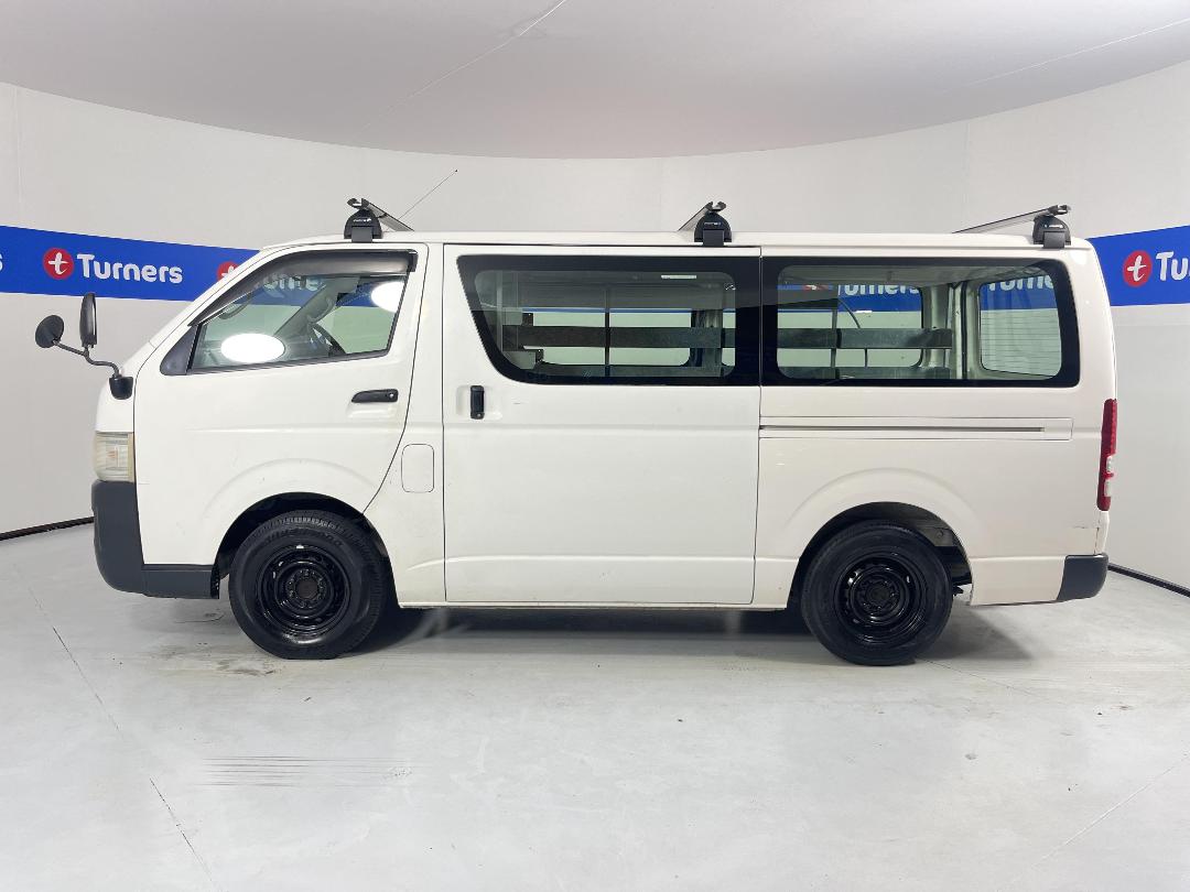 Photo '24' of Toyota Hiace Photo '24' of Toyota Hiace