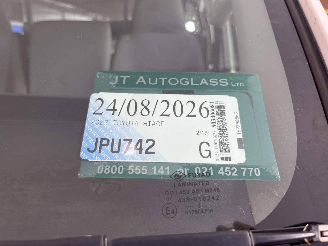 Photo '27' of Toyota Hiace Photo '27' of Toyota Hiace