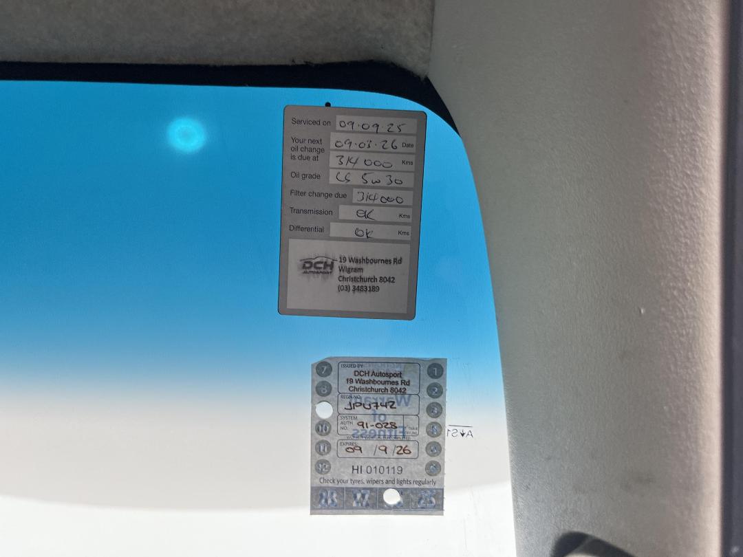 Photo '28' of Toyota Hiace Photo '28' of Toyota Hiace