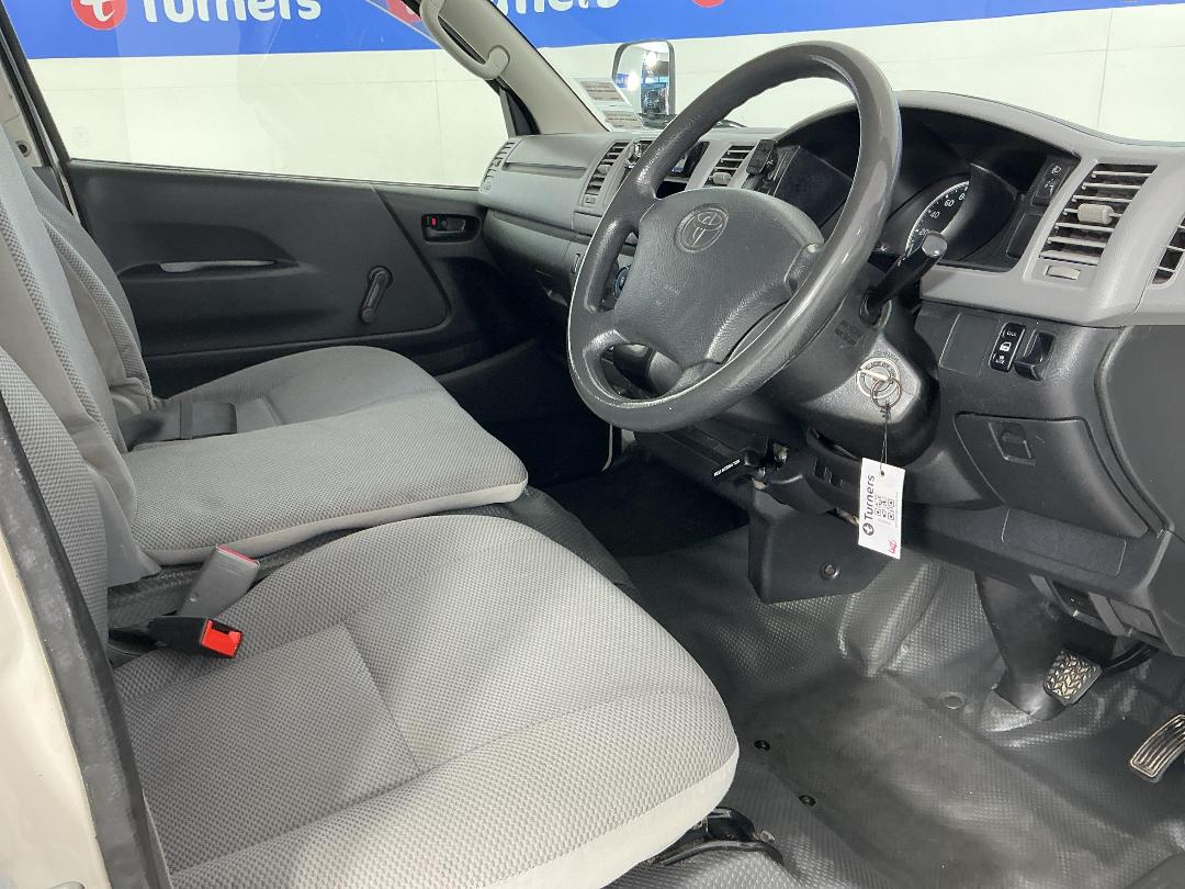 Photo '16' of Toyota Hiace