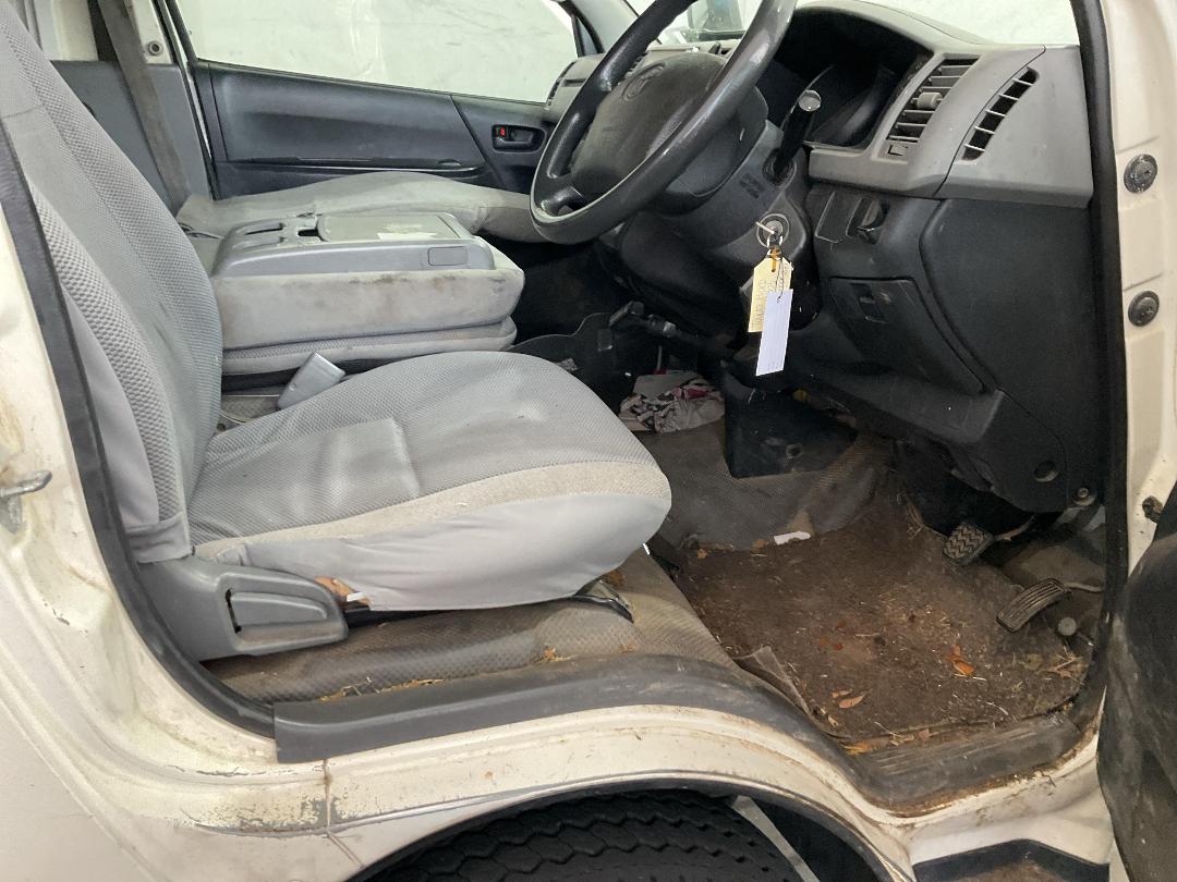 Photo '28' of Toyota Hiace Photo '28' of Toyota Hiace