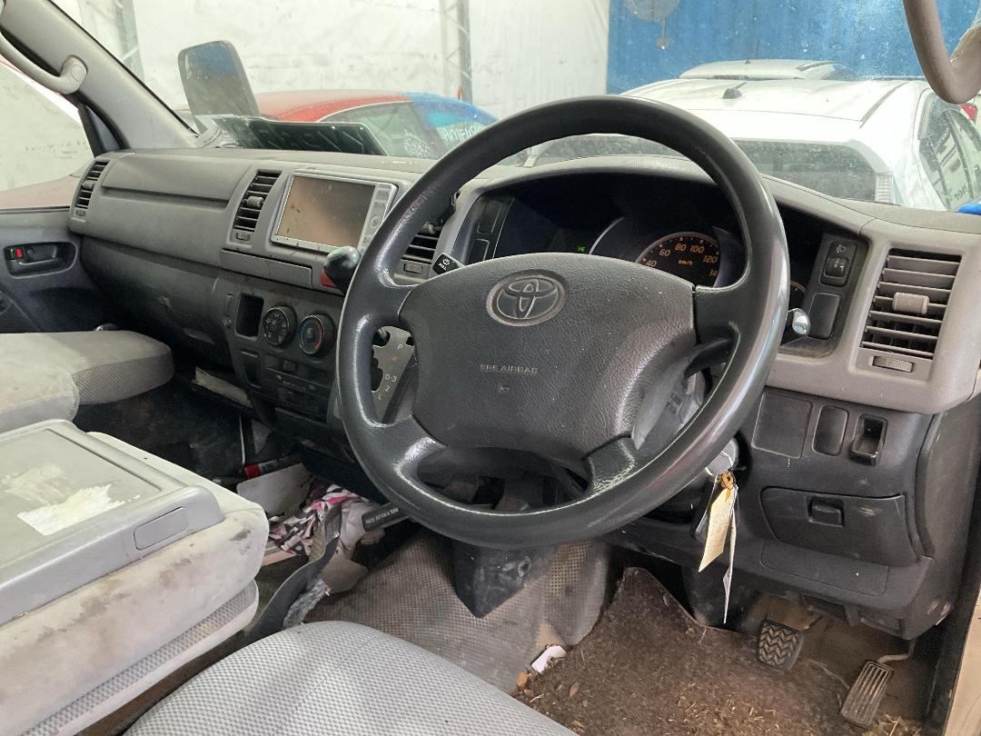 Photo '29' of Toyota Hiace Photo '29' of Toyota Hiace