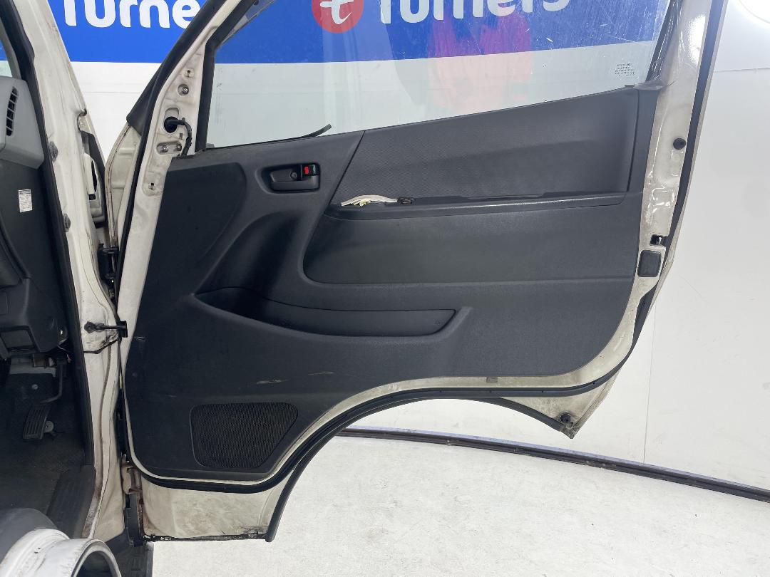 Photo '13' of Toyota Hiace Photo '13' of Toyota Hiace