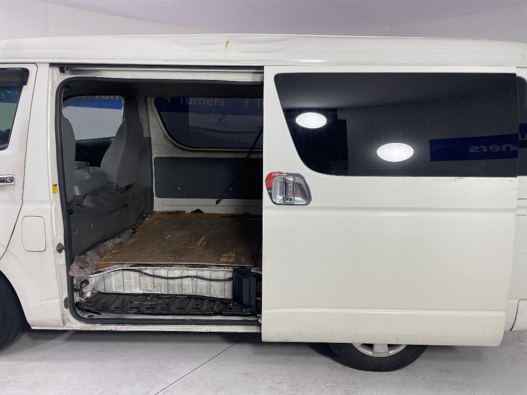 Photo '17' of Toyota Hiace Photo '17' of Toyota Hiace