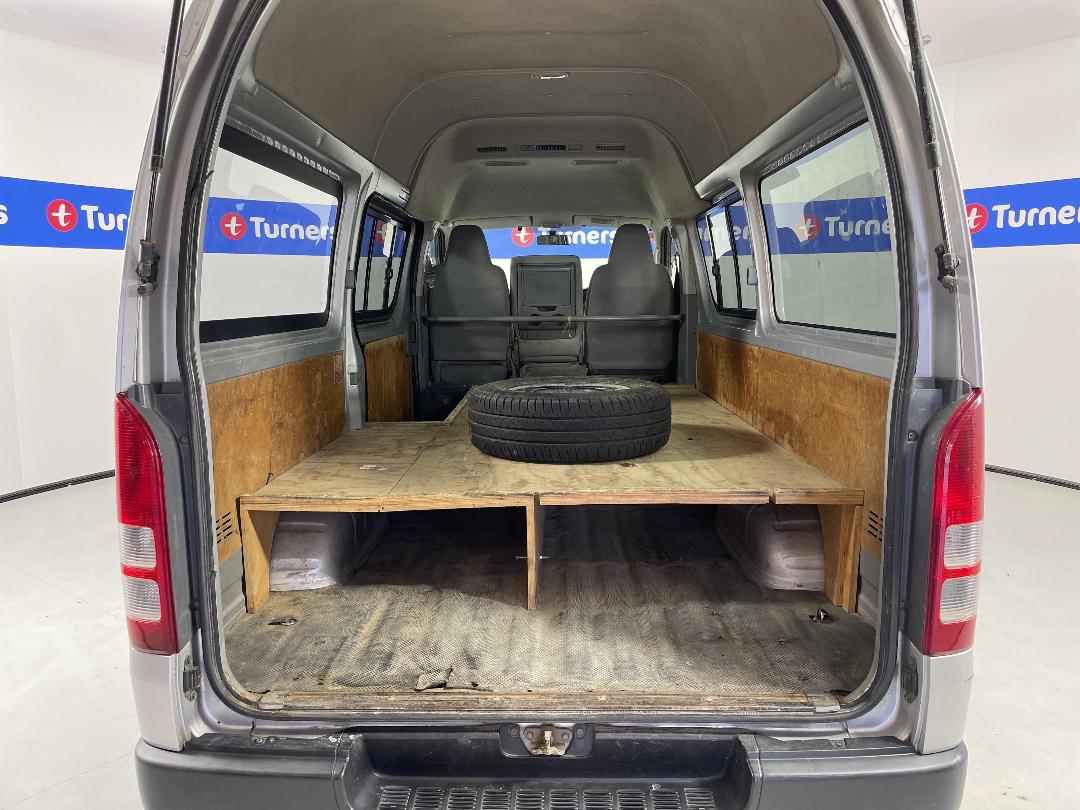 Photo '14' of Toyota Hiace