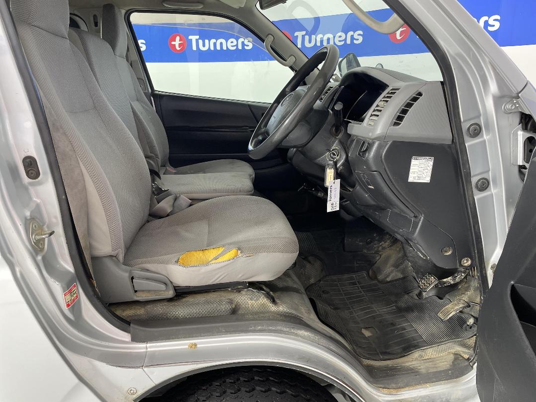 Photo '16' of Toyota Hiace