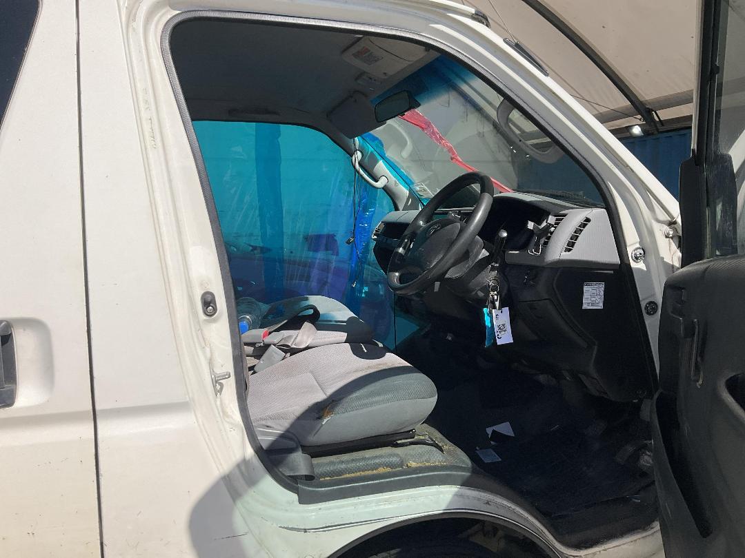 Photo '22' of Toyota Hiace Regius ACE