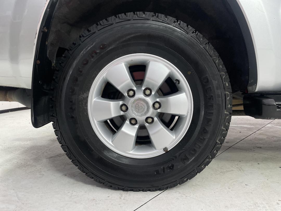 Photo '12' of Toyota Hilux