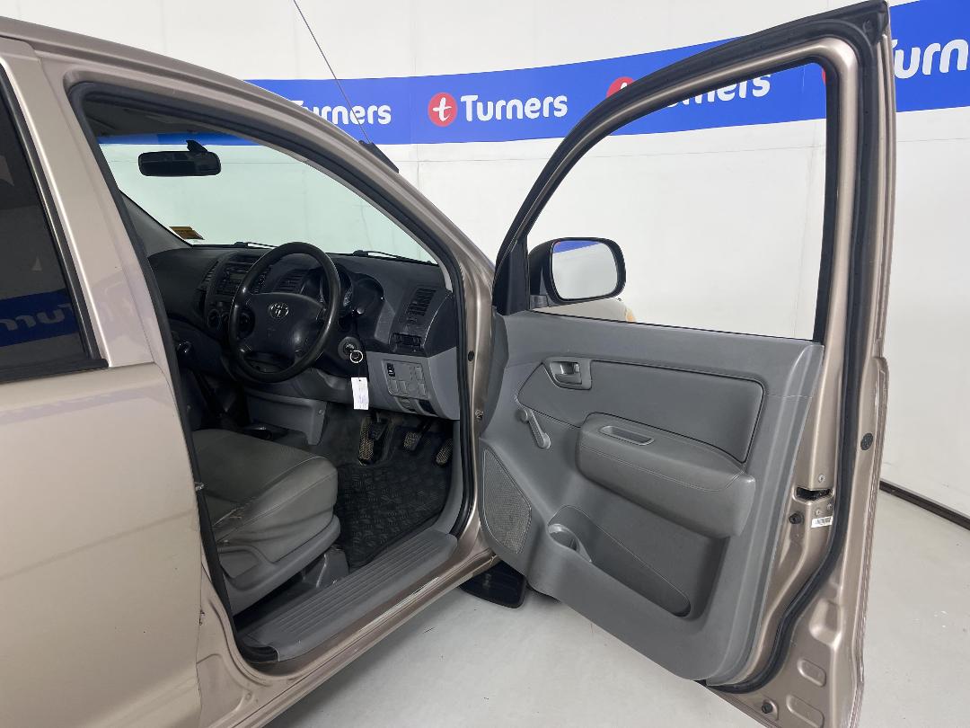 Photo '15' of Toyota Hilux