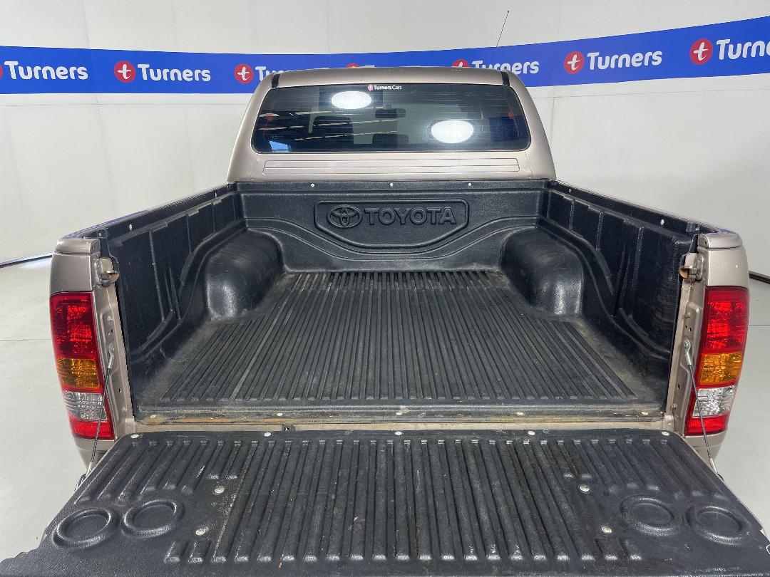 Photo '14' of Toyota Hilux