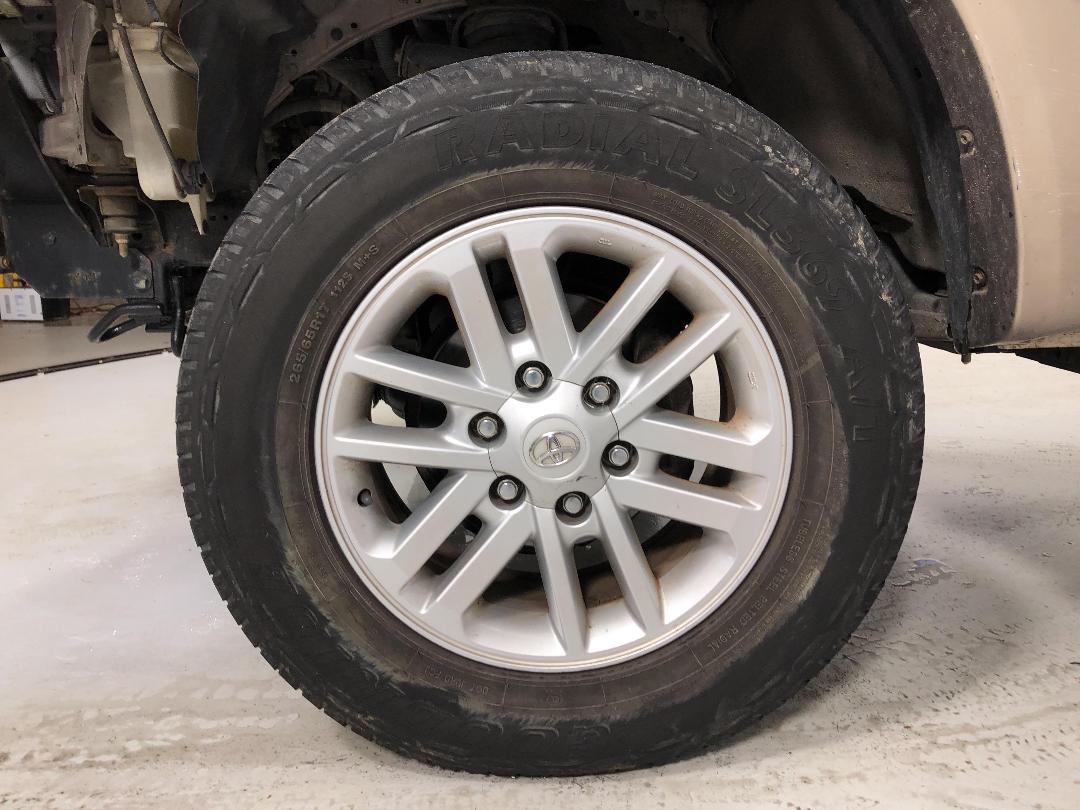 Photo '10' of Toyota Hilux