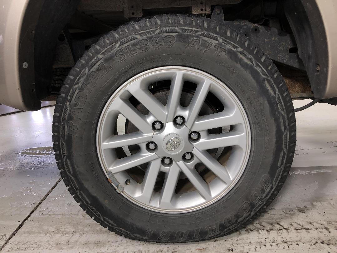 Photo '12' of Toyota Hilux