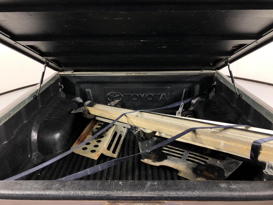 Photo '14' of Toyota Hilux