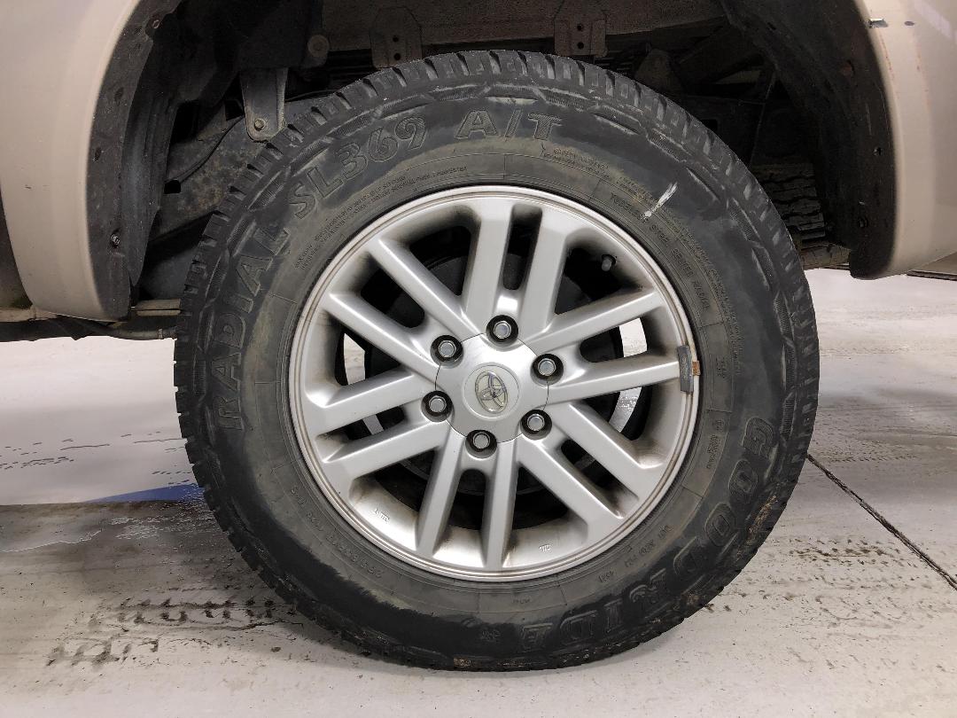 Photo '11' of Toyota Hilux