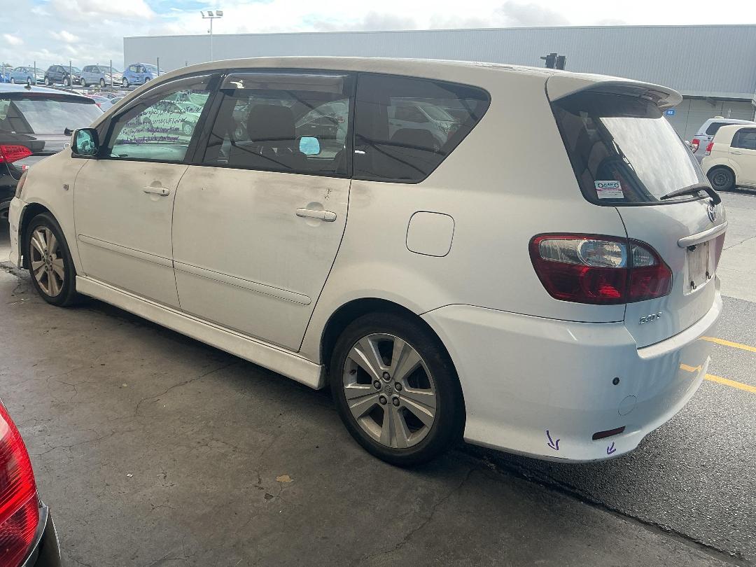 Photo '4' of Toyota Ipsum LTD