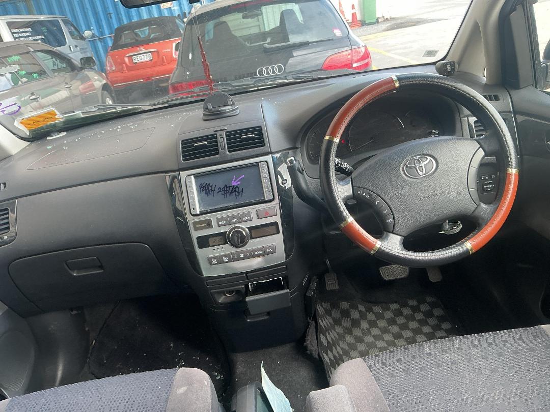 Photo '13' of Toyota Ipsum LTD