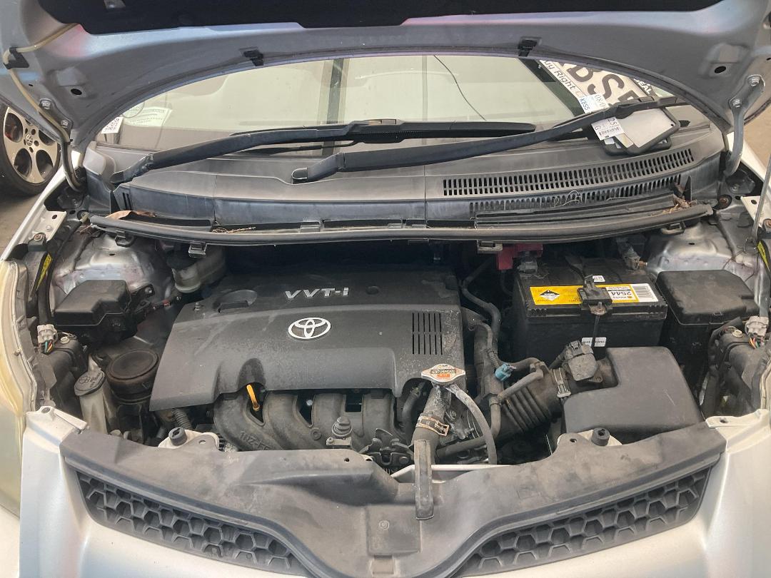 Photo '8' of Toyota IST