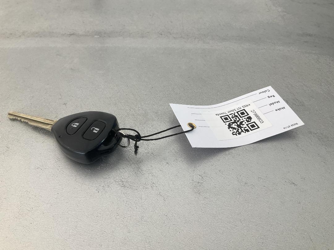 Photo '27' of Toyota IST