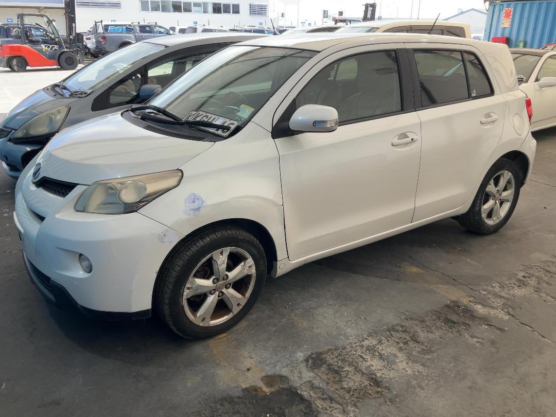 Photo '2' of Toyota IST