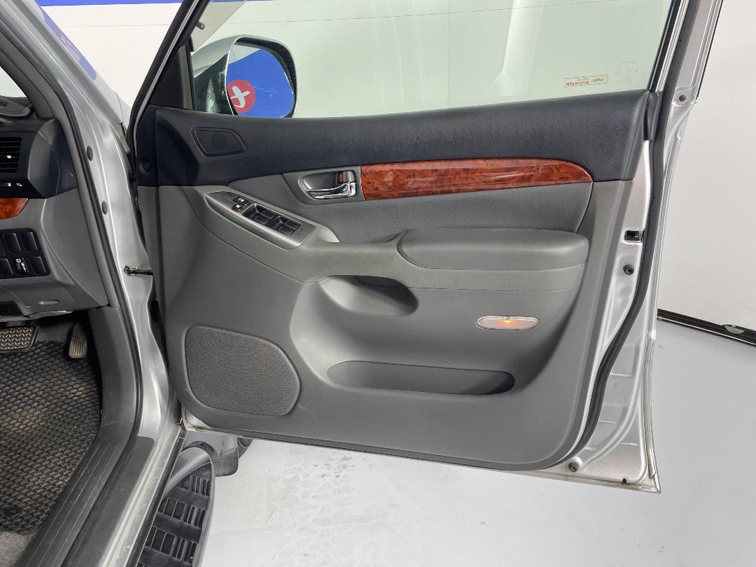 Photo '15' of Toyota Landcruiser Prado